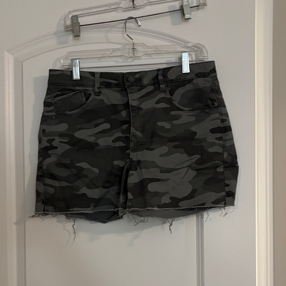 Wit & Wisdom Gray Camo Women's Cargo Shorts